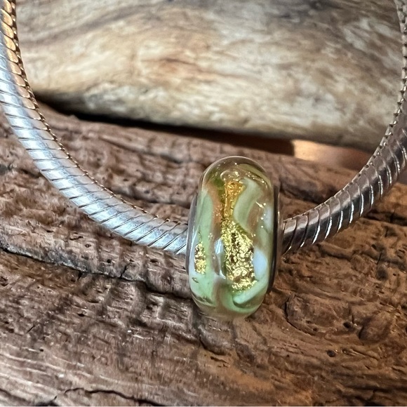 New Authentic Chamilia Charm- Cool Dream Murano Glass Gold Foil Green Yellow - Picture 4 of 5